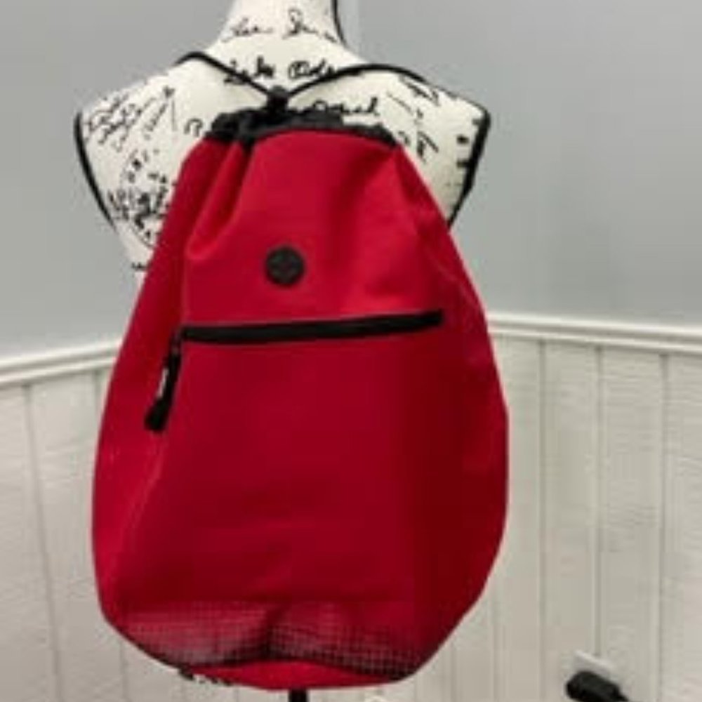 Nwot Drawstring Backpack W/ Mesh Bottom - image 1